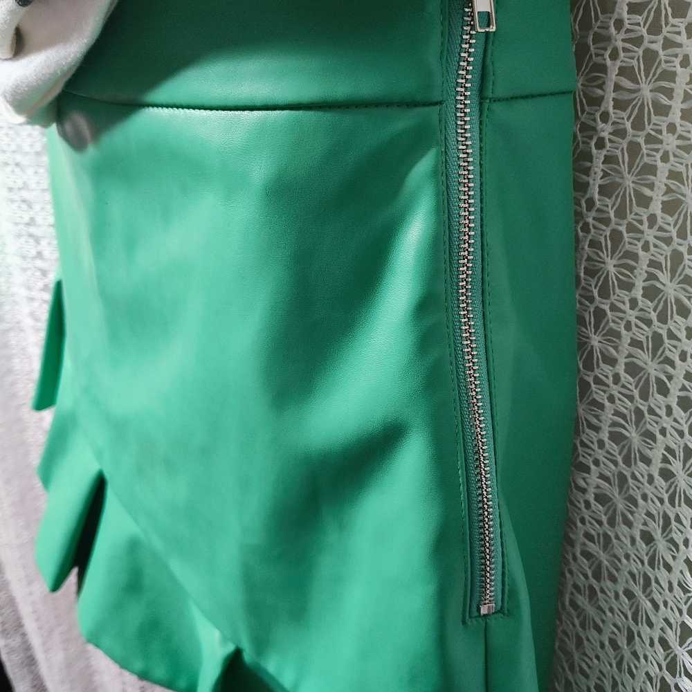 Green Ruffled Women's Skirt - Picture 3 of 13